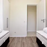 6 Person In Großenbrode