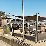 6 Person In Großenbrode