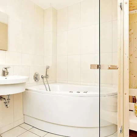 6 Person In Großenbrode