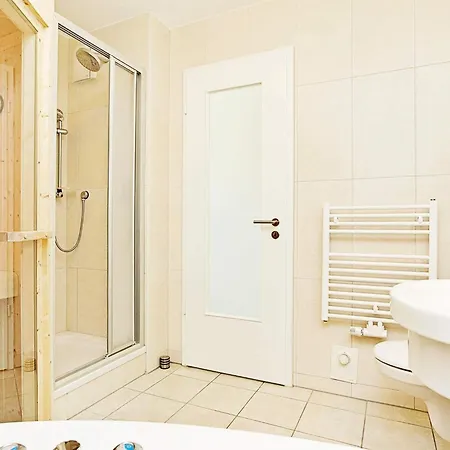 6 Person In * Großenbrode