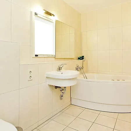 6 Person In Apartament *