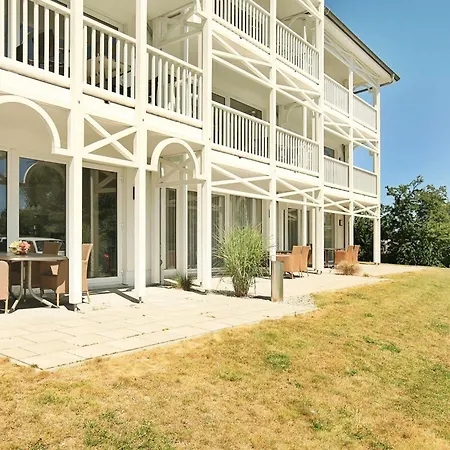 6 Person In Apartament